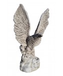 Statue aigle royal qui prend son envol, en pierre reconstituée