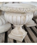 Vase sur pied Calice Manhonia en pierre reconstituée