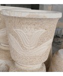 Vase rond à motif tulipe en pierre reconstituée