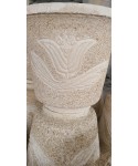 Vase rond à motif tulipe en pierre reconstituée